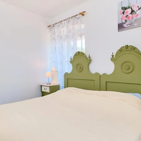 Pino 1 Apartment *